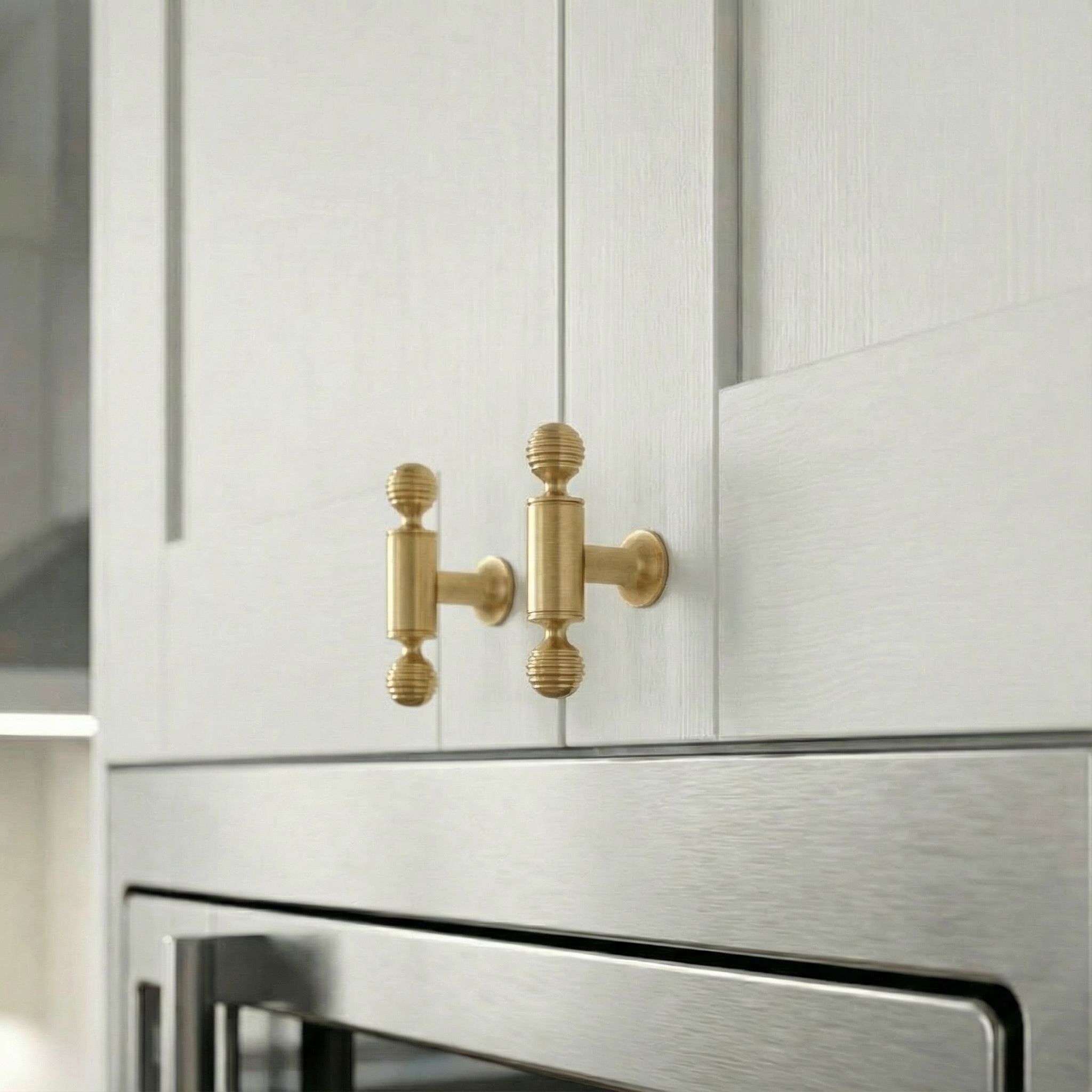 Loro Cabinet T-Bar