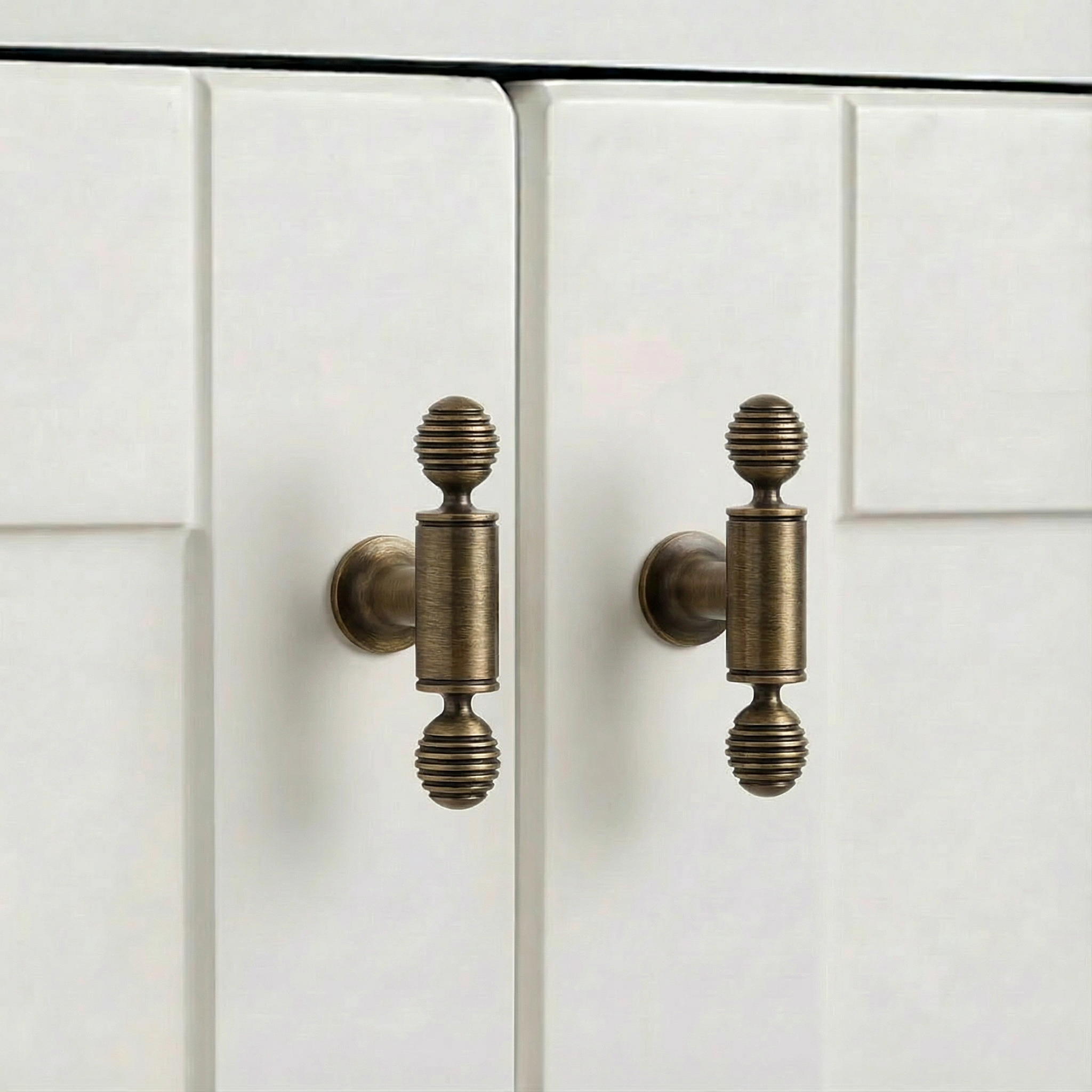 Loro Cabinet T-Bar
