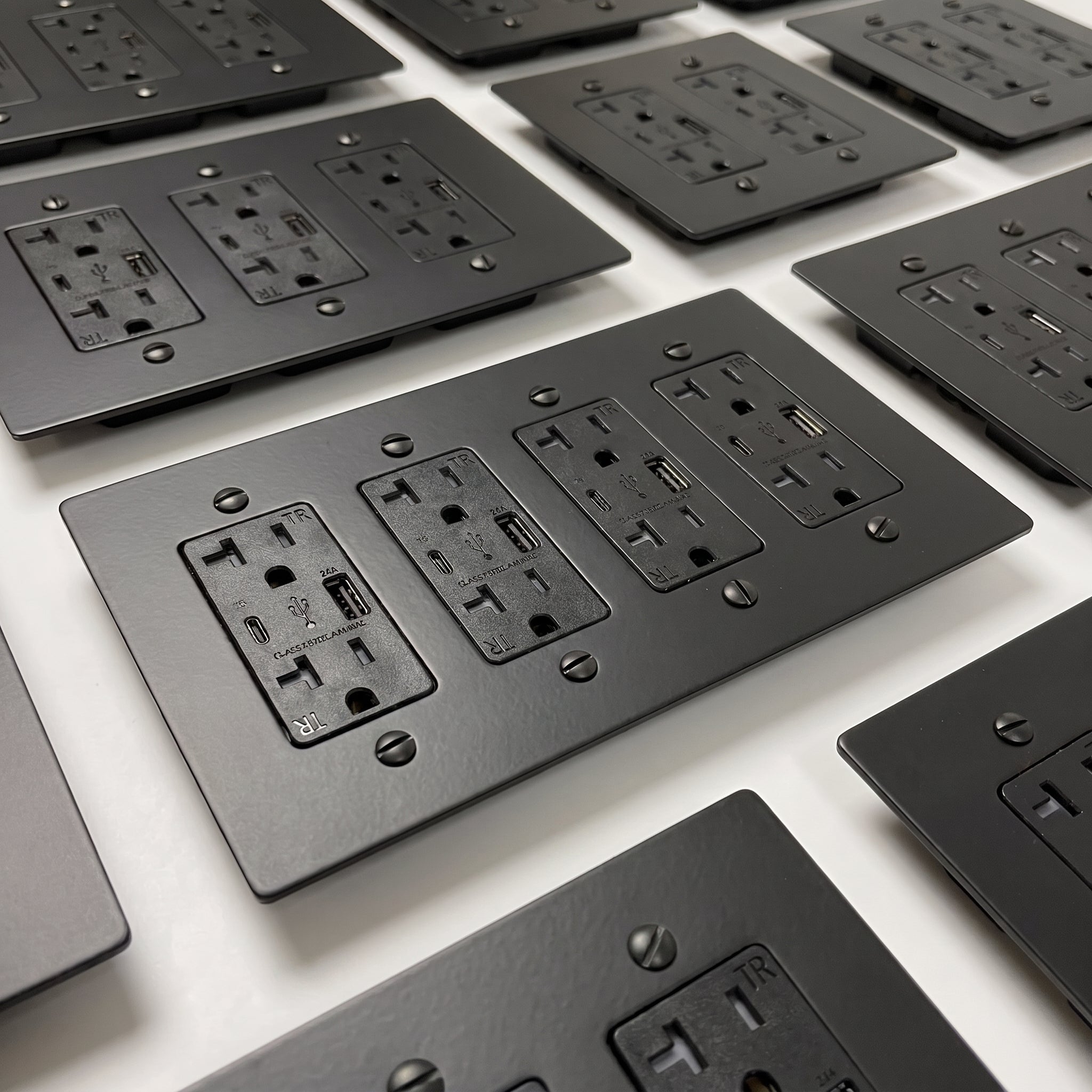 Volt Brass Outlets USB + Type-C