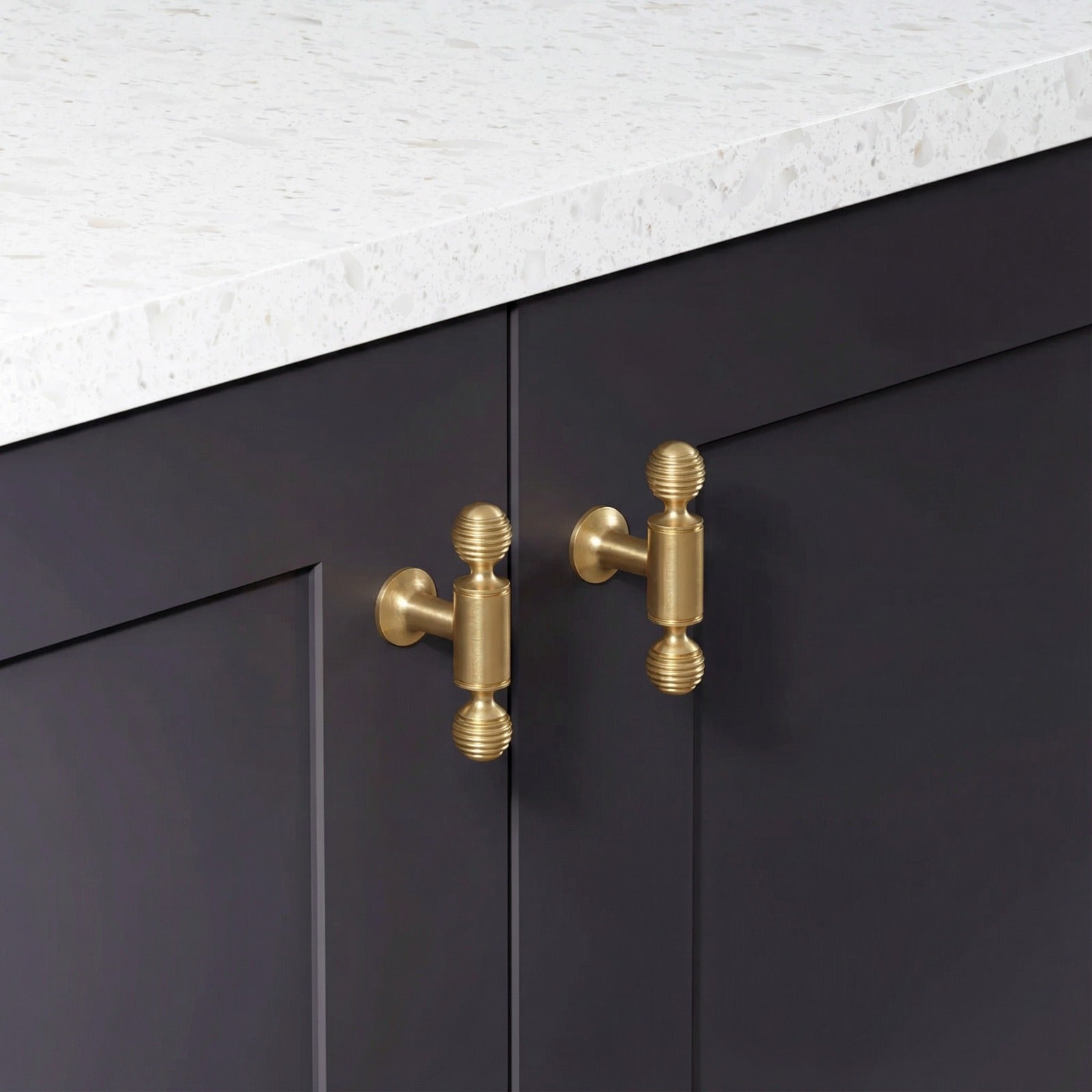 Loro Cabinet T-Bar