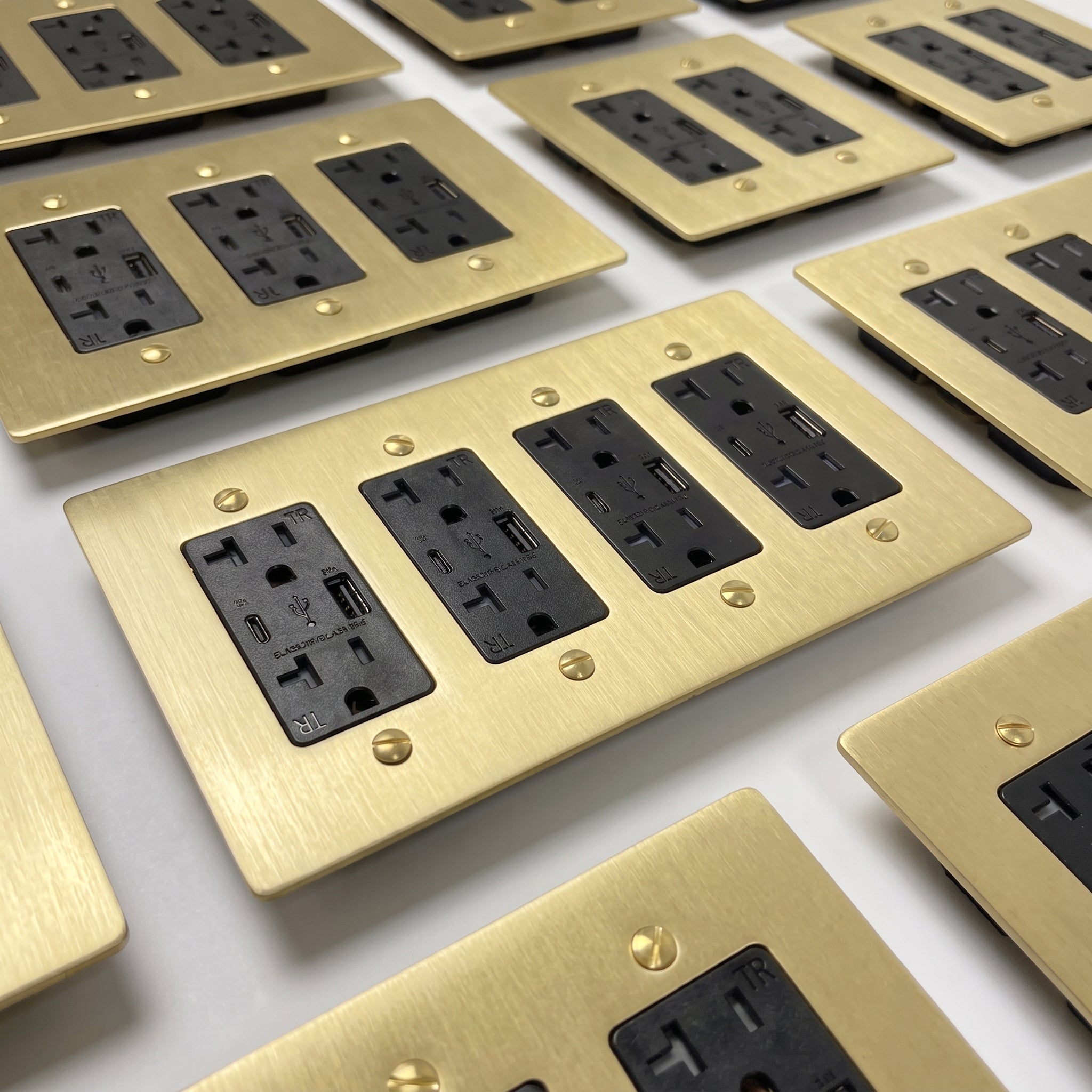 Volt Brass Outlets USB + Type-C